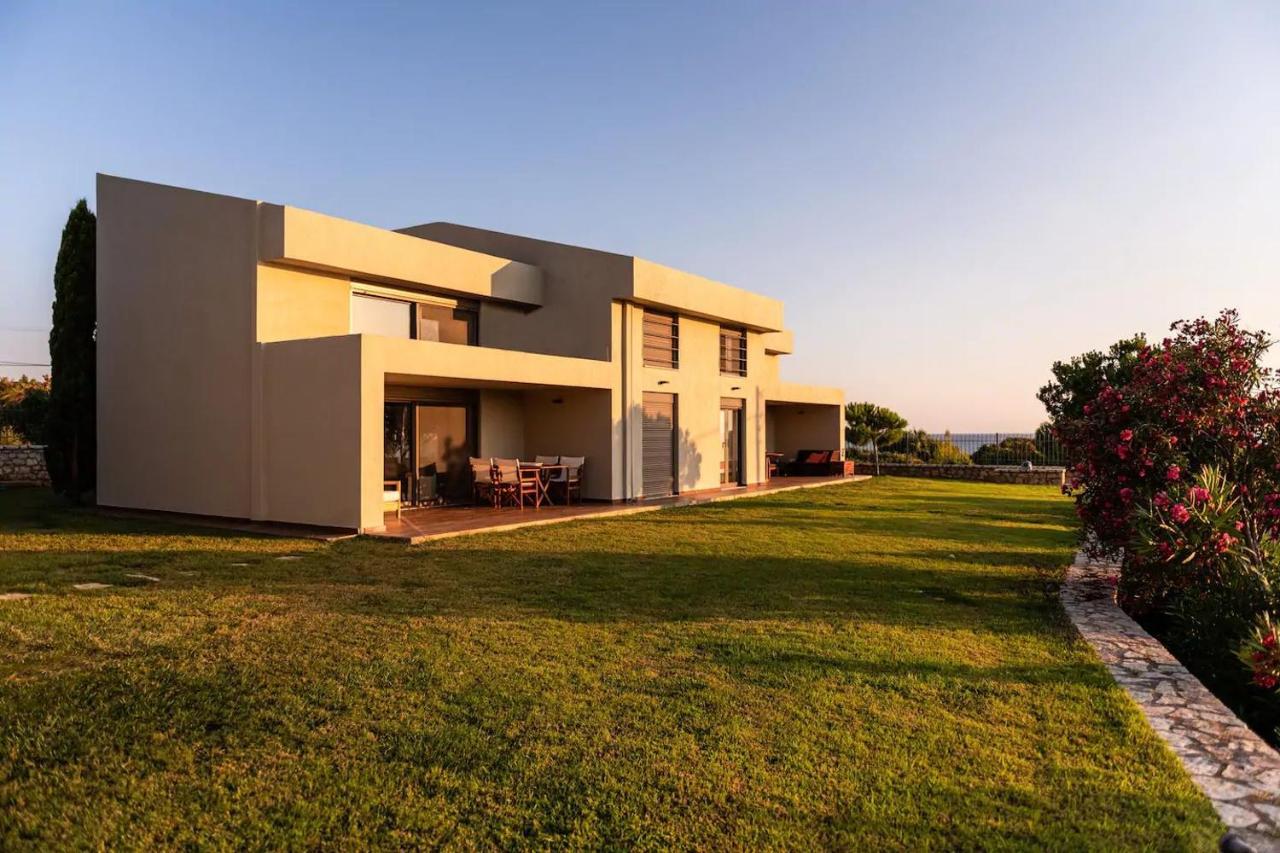 Villa Idyle - Beachfront Residence Tragána Exterior photo